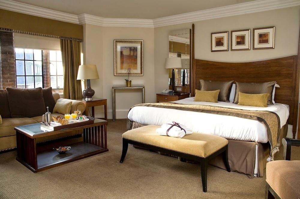 Western House At Racecourse Hotel