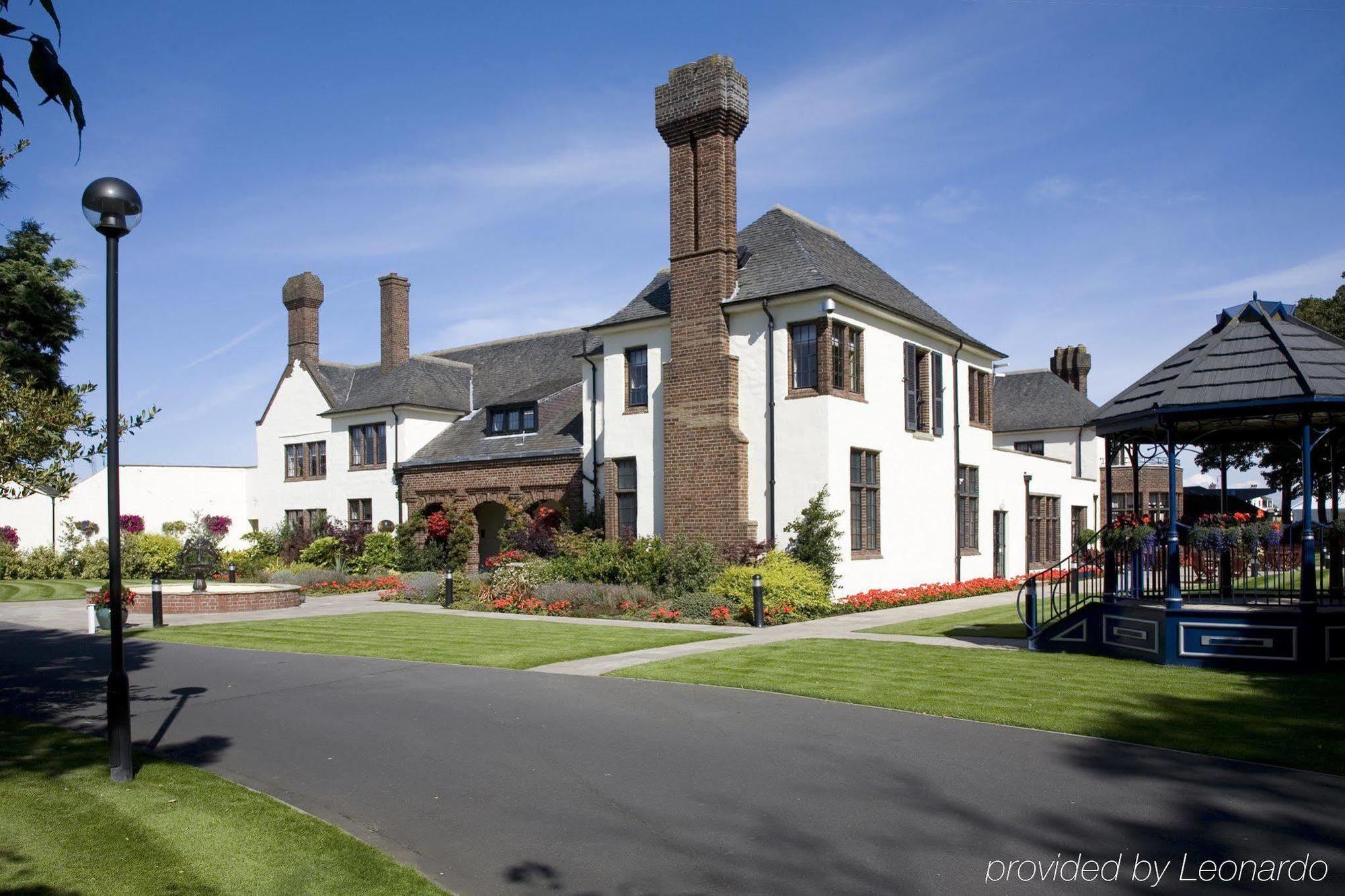 Western House At Racecourse 4*